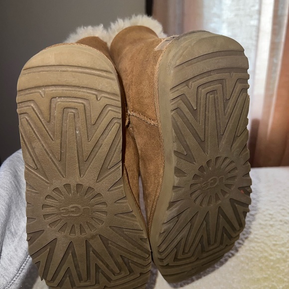 UGG BAILEY BUTTON II BOOT -CHESTNUT - Picture 5 of 6